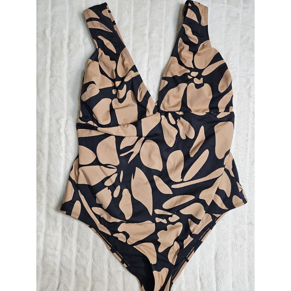 SOFIA by Sofia Vergara 1X 16W-18W D Cup Abstract One Piece Swimsuit Padded